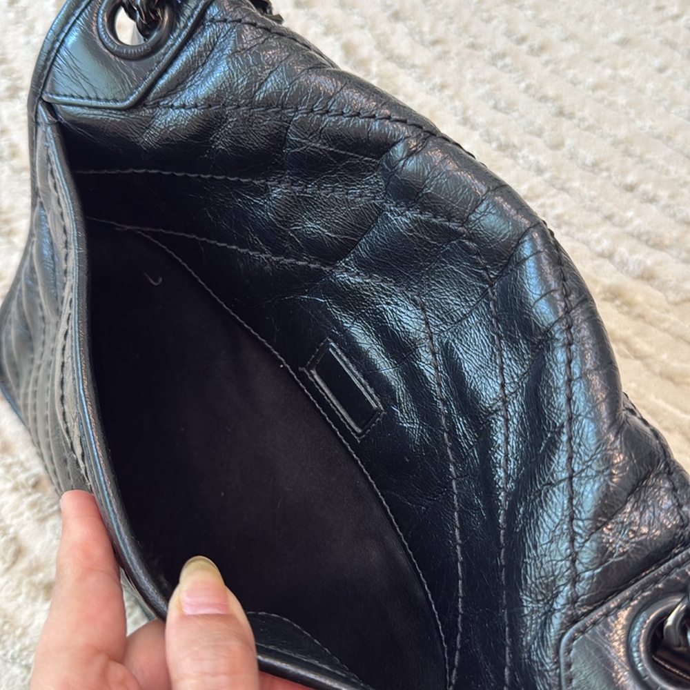 Yves Saint Laurent Niki medium Black on black lambskin Shoulder Bag - Picture 13 of 17